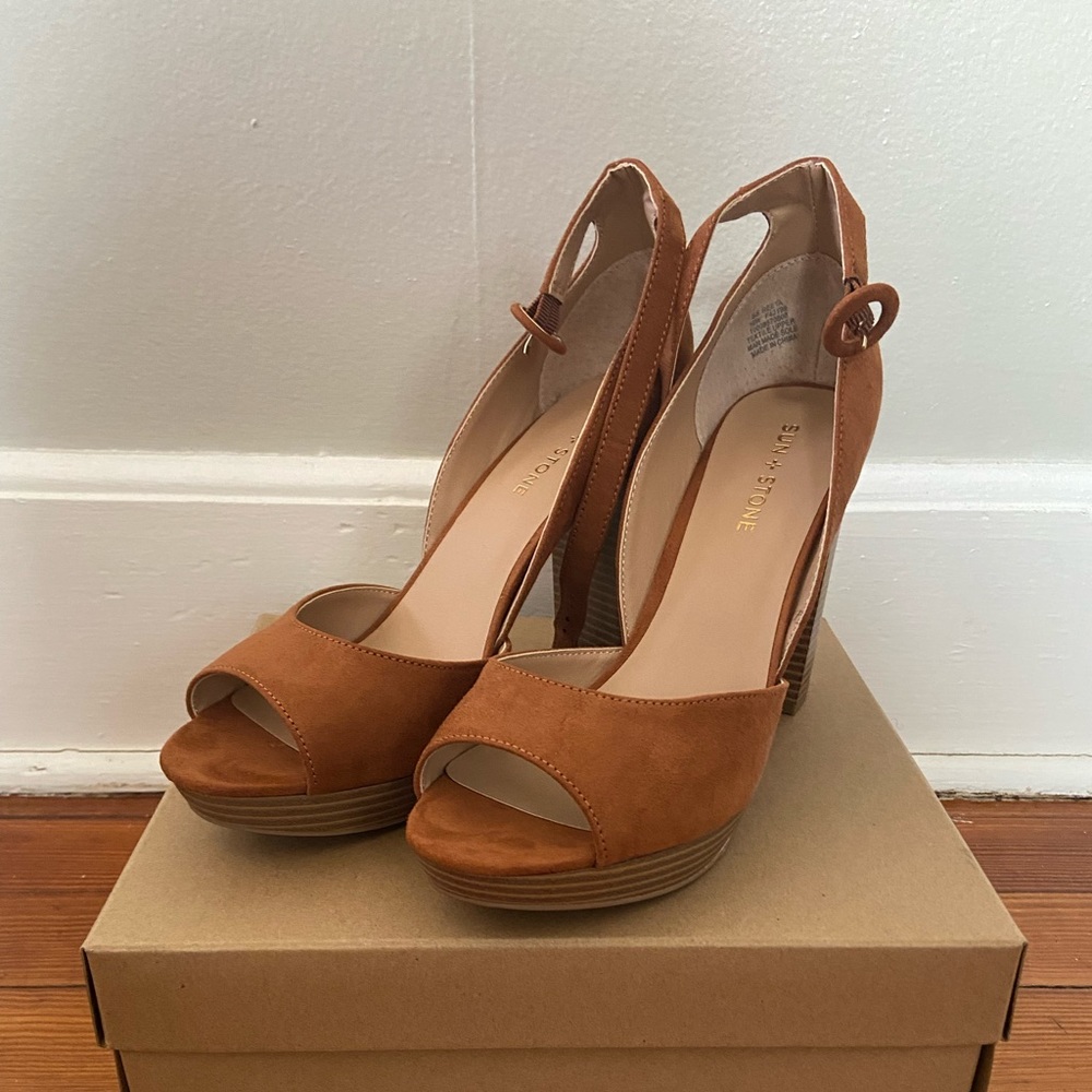 Sun + Stone, Womans Size 10 heels, Tan